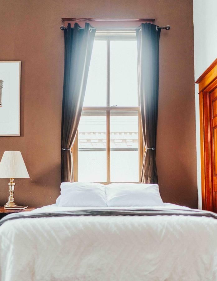 Town Hall Inn Lead Экстерьер фото
