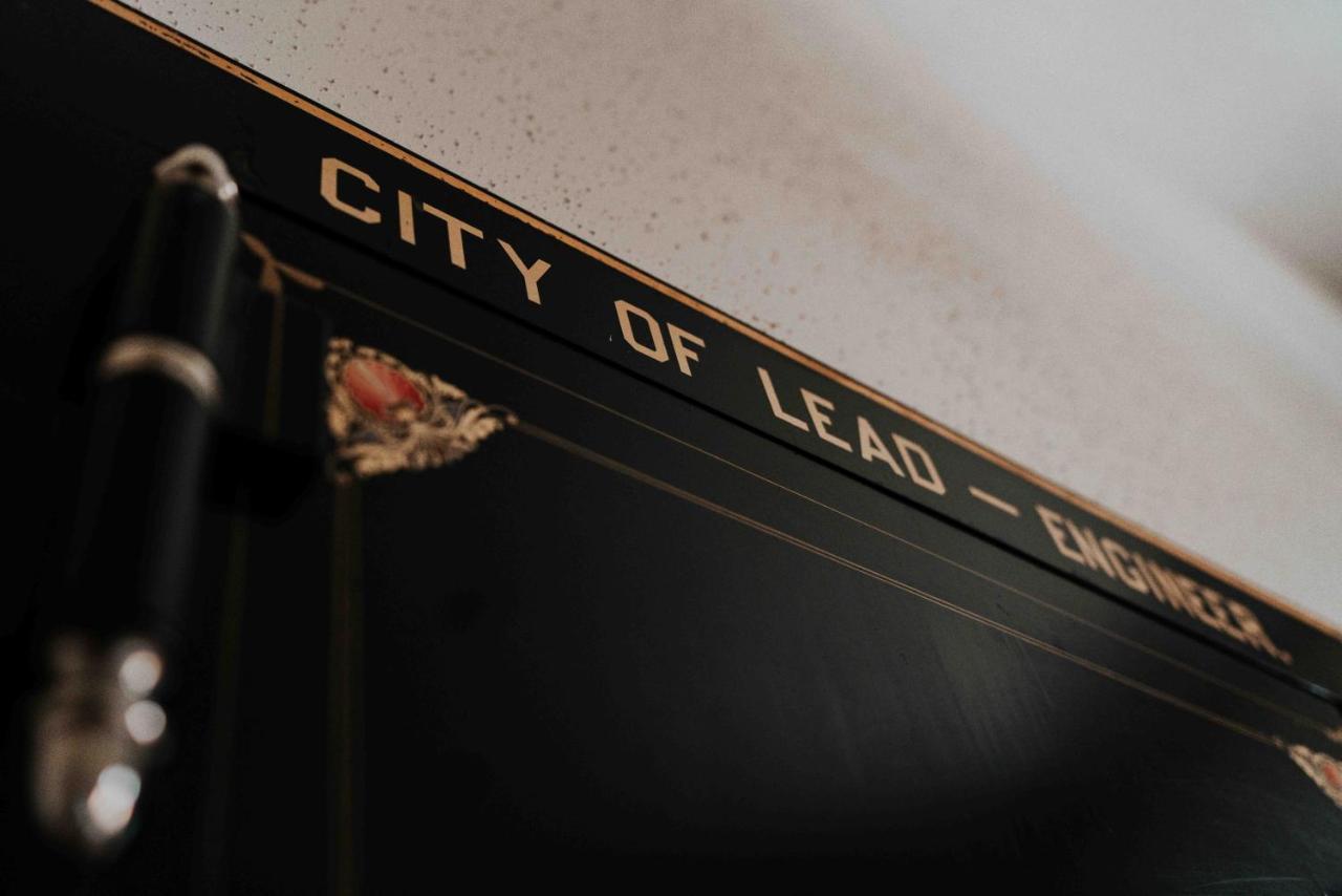 Town Hall Inn Lead Экстерьер фото