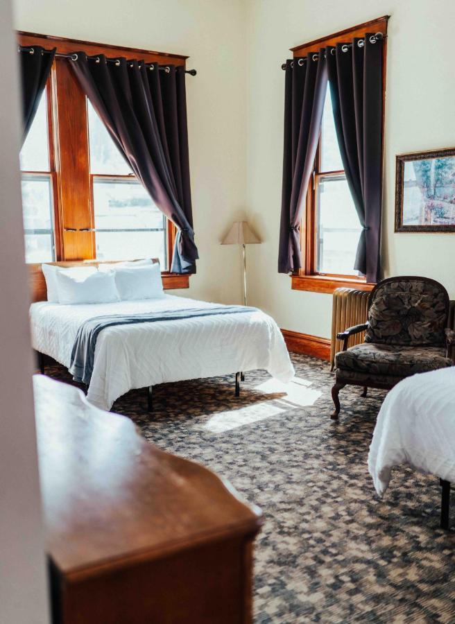 Town Hall Inn Lead Экстерьер фото